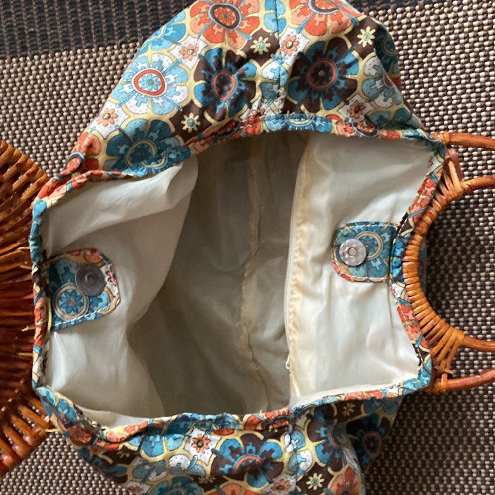 Light summer purse flower details wicker handle - Picture 5 of 11